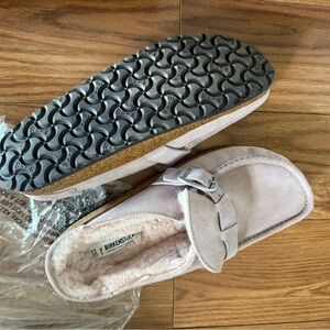 NWT - Birkenstock Soft Pink Suede Footwear